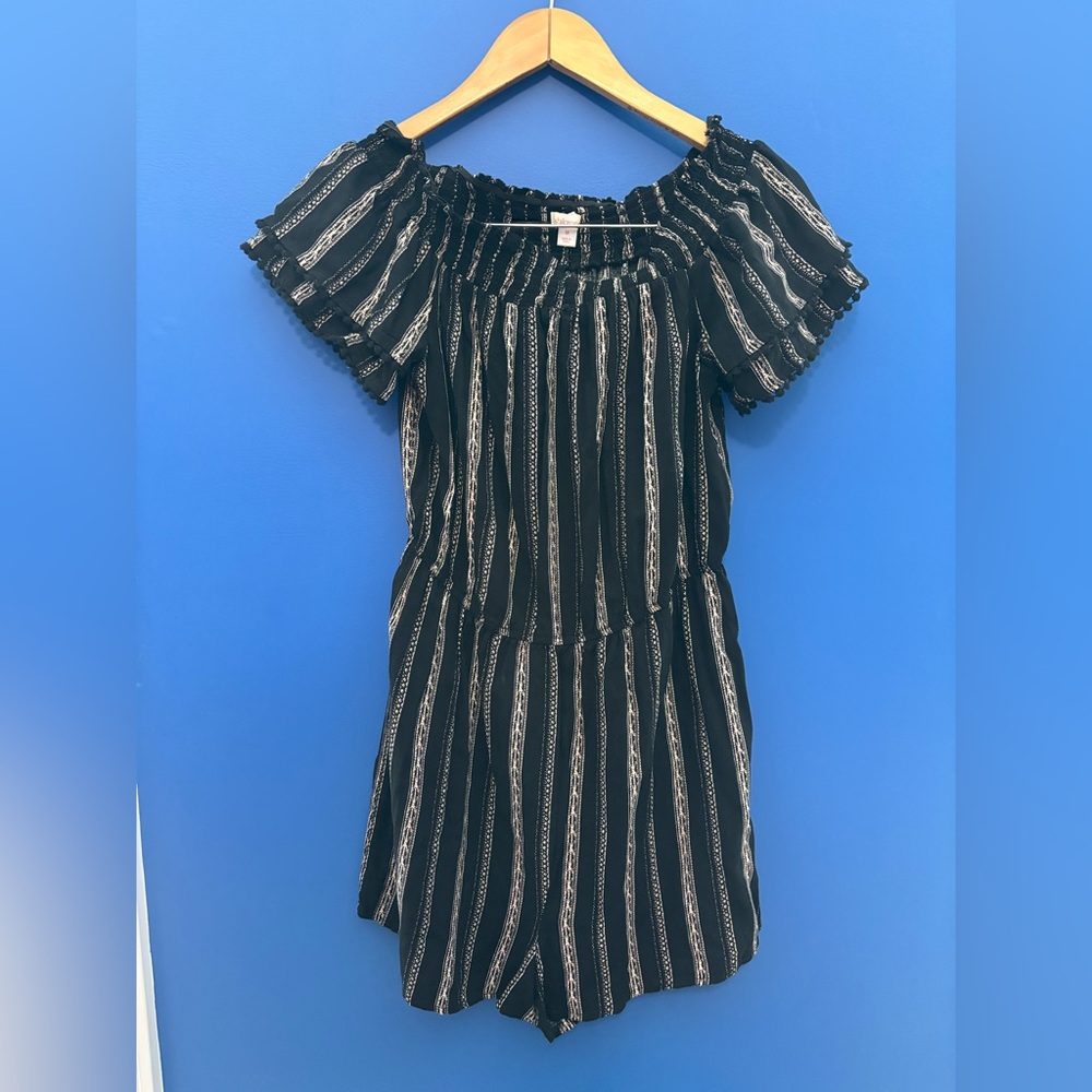 {Xhilaration} black and white romper women's size M